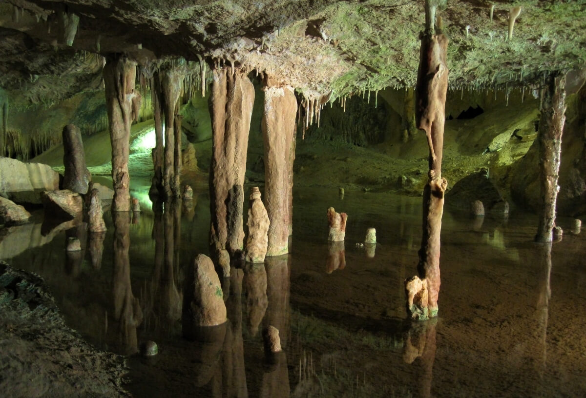 Can Marca dripstone caves