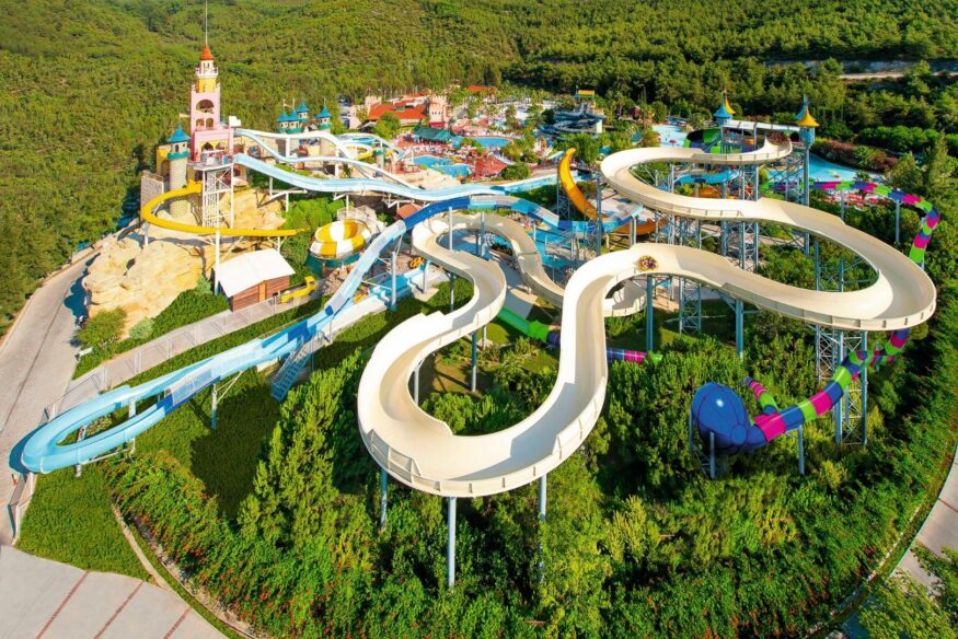 8 of the World’s Best Hotels with Waterparks Revealed!