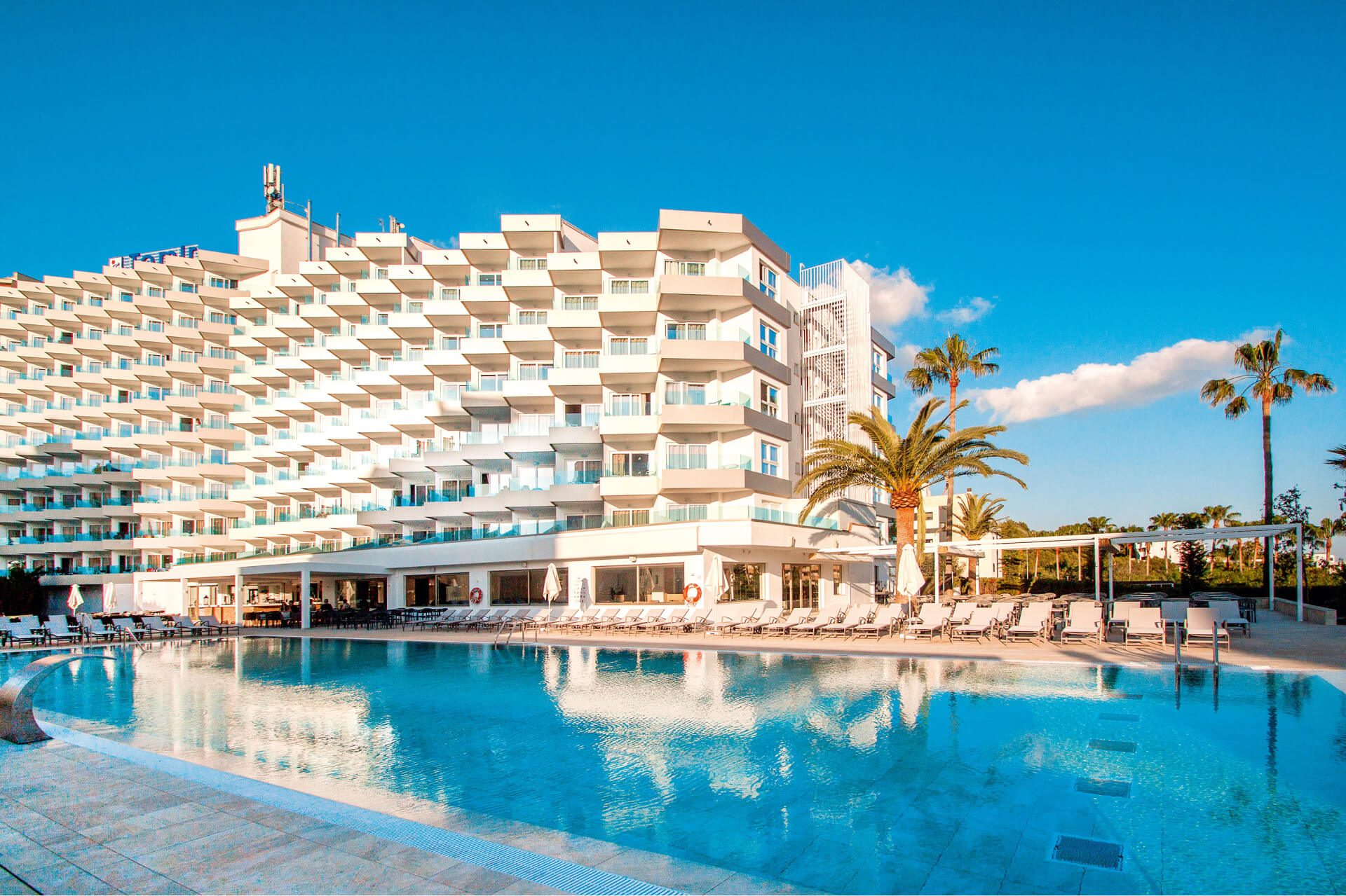 Tomir Portals Suites, Majorca - Holiday Hypermarket